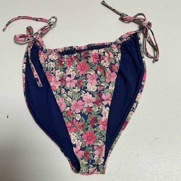 Triangle Bikini Tie Top & Bikini Tie Bottoms, Floral, Size 10 top & 8 bottom - Picture 12 of 15
